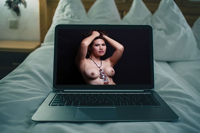 Laptop mit nacktem Trans-Model